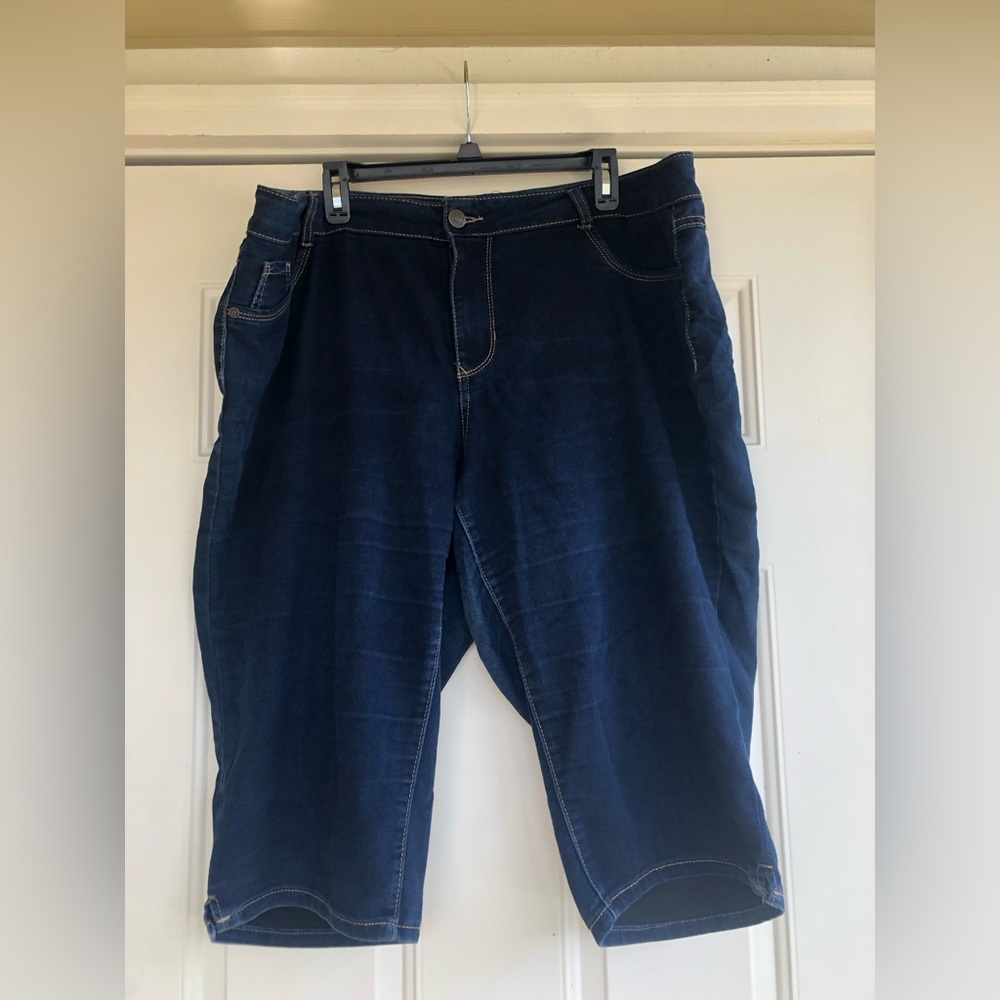 DJeans Bermuda style Jean shorts. Stretch